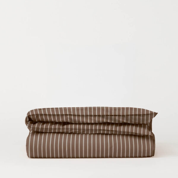 DAWN Percale sengetøj - Chocolate Stripes - 140x200 cm - 100% økologisk bomuld - Brunt med striber