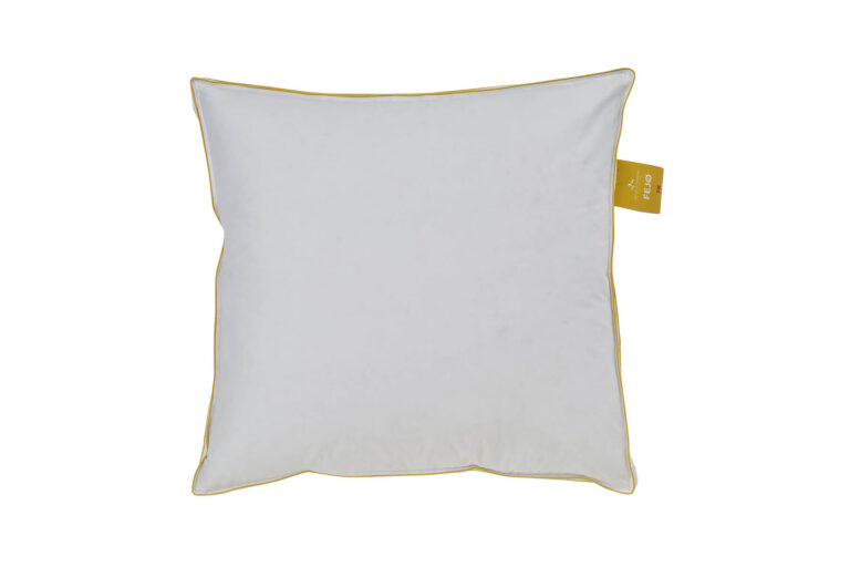 Fejø pude 60x63 cm MELLEM