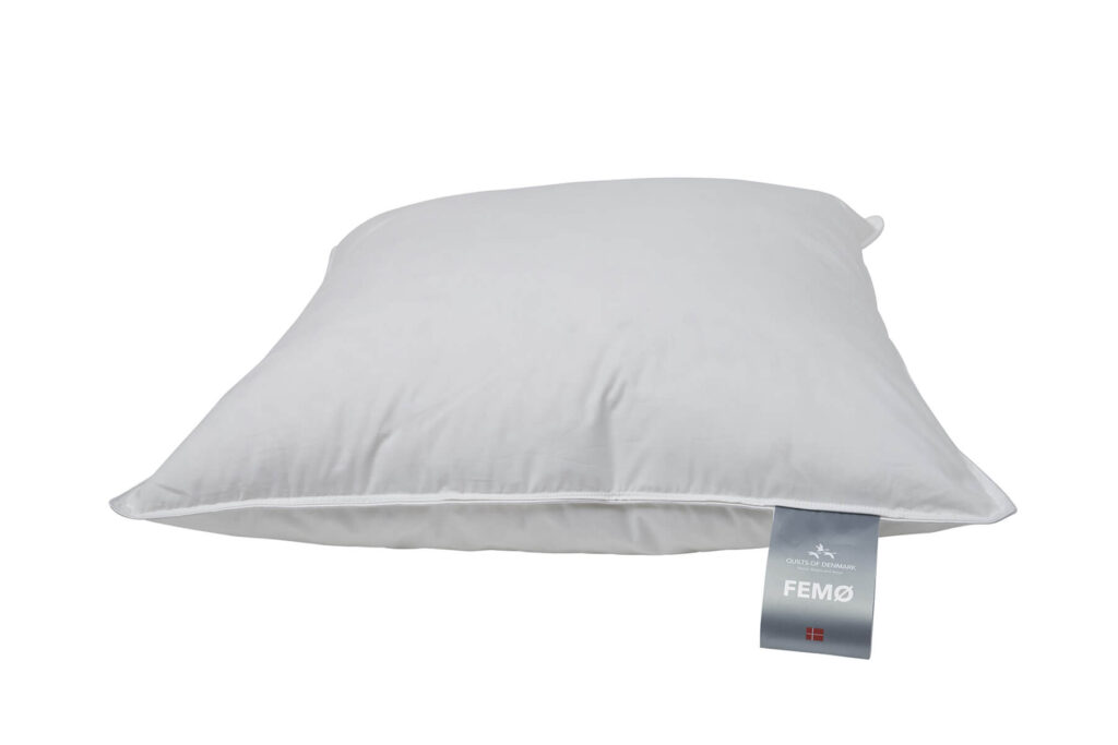 Femø pude 60x63 cm MELLEM