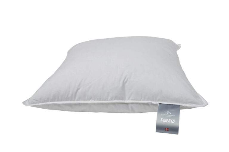 Femø pude 60x63 cm MELLEM