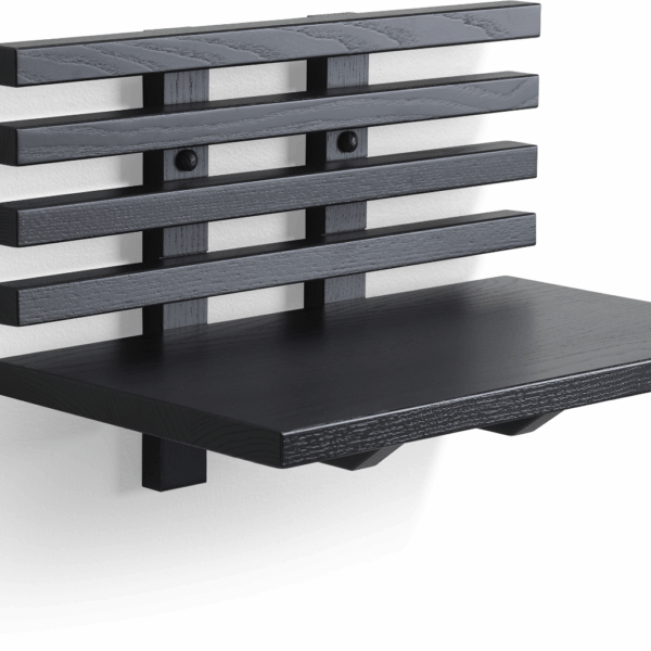 Sengebord / natbord Oscarssons Möbel Zece massiv sortbejdsed ask med hylde H26 x B40 x D25 cm