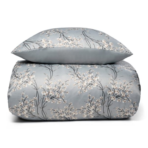 Blomstret kingsize sengetøj 240x220 cm - Lyseblåt sengesæt i vendbart design - Satin sengetøj - IN Style sengelinned