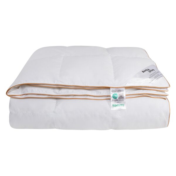 Dyne 140x200 cm - 100% moskusdundyne - NOMITE helårsdyne (allergivenlig) - Ekstra fint bomuldssatin bolster - Borg Living Årsdynen 2025