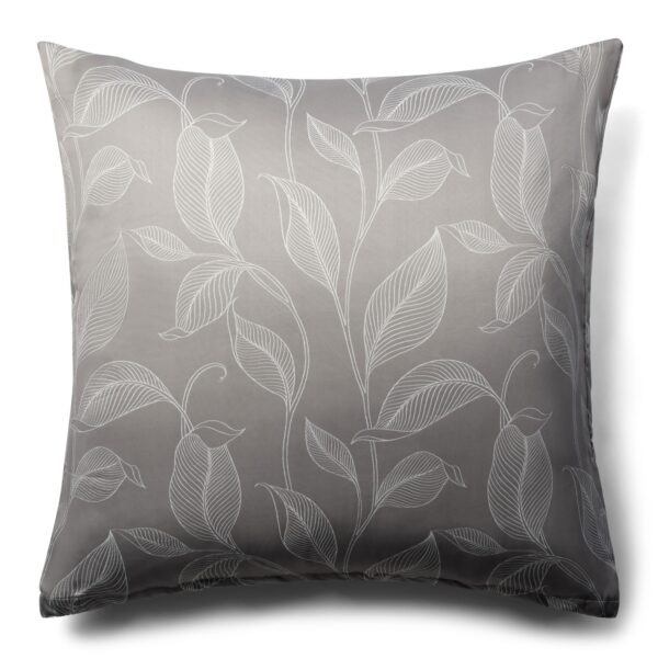 Pudebetræk 60x63 cm - Sandfarvet hovedpudebetræk med blade - Satin pudebetræk - IN Style