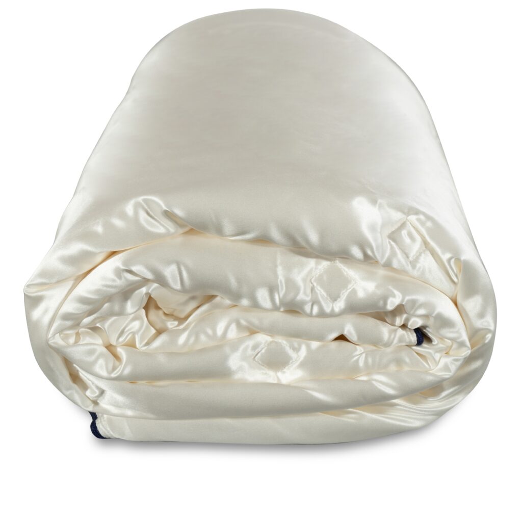 Silkedyne 140x200 cm - Helårsdyne med silkebetræk - Nordic Comfort 100% langfibret mulberry