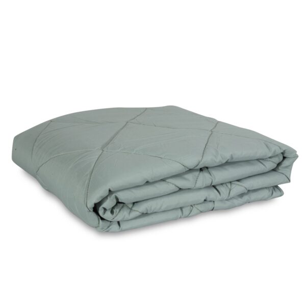 Vattæppe - 140x200 cm - Støvet grøn fiberdyne af fibervat - Quiltet tæppe - IN Style sommerdyne