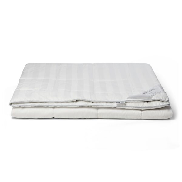 Silkedyne - 100% mulberry silkefyld - Temperaturregulerende dyne - 140x200 cm - Nordstrand Home helårsdyne
