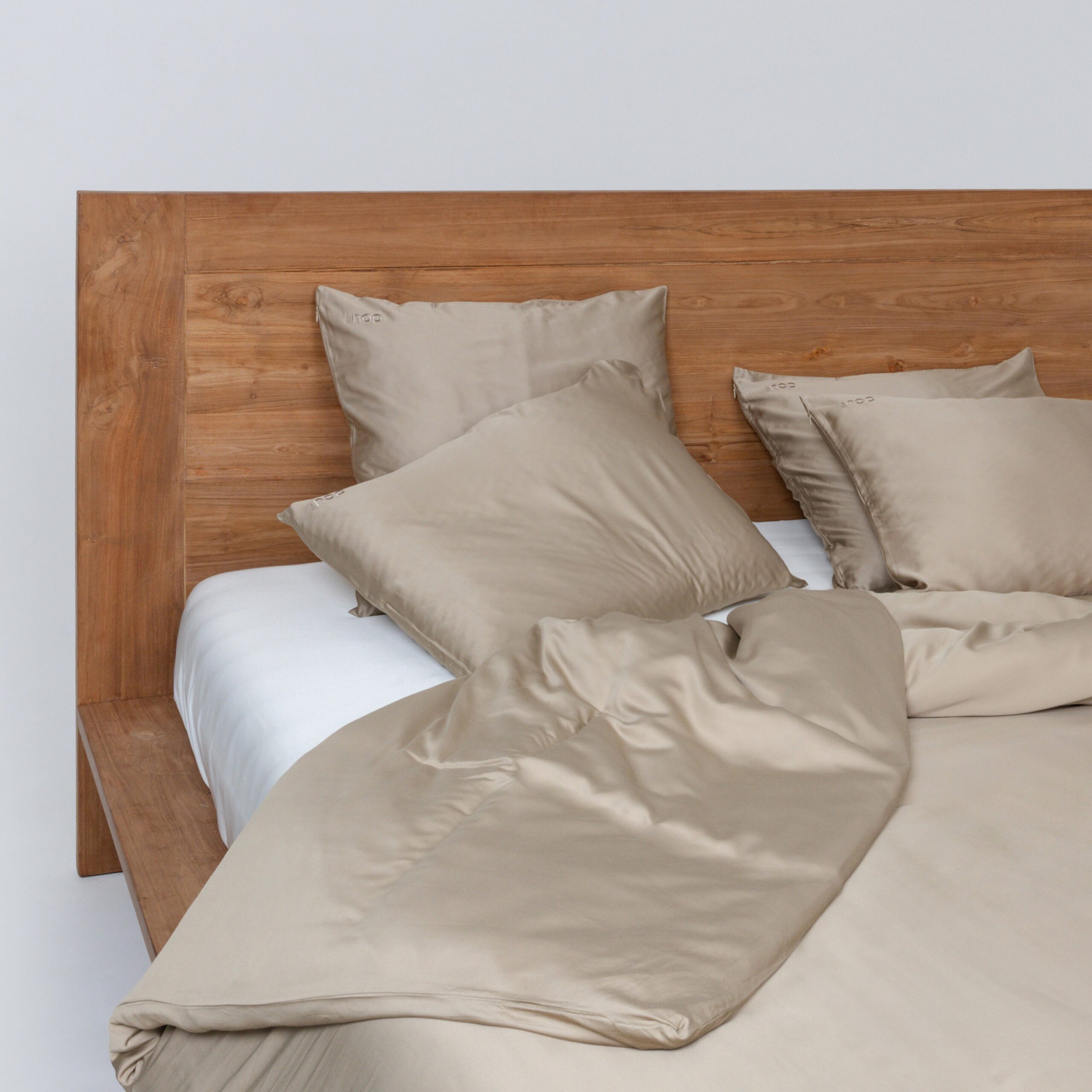 Bambus sengest Latte 140x220 med 2 pudebetrk - TheNap