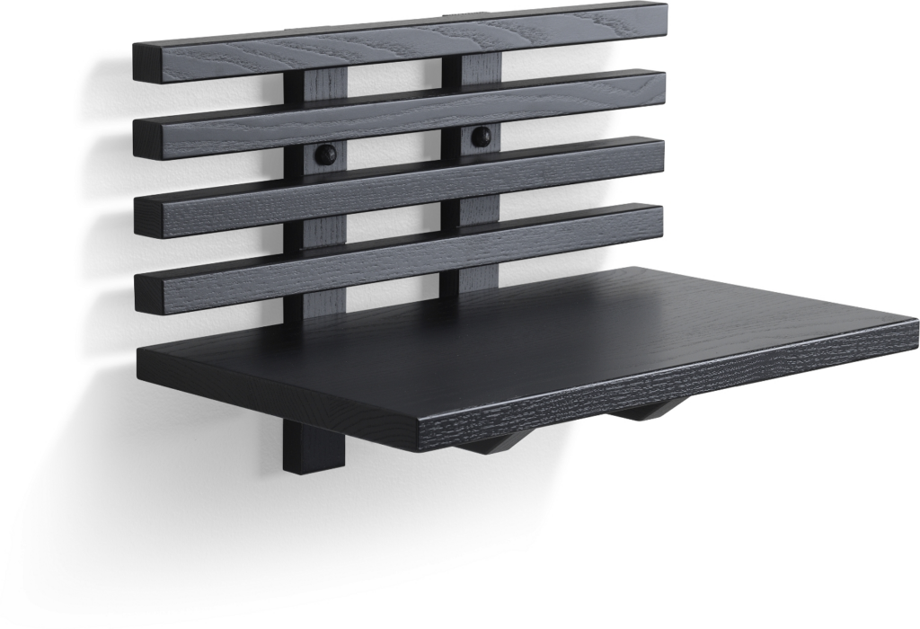 Sengebord / natbord Oscarssons Möbel Zece massiv sortbejdsed ask med hylde H26 x B40 x D25 cm