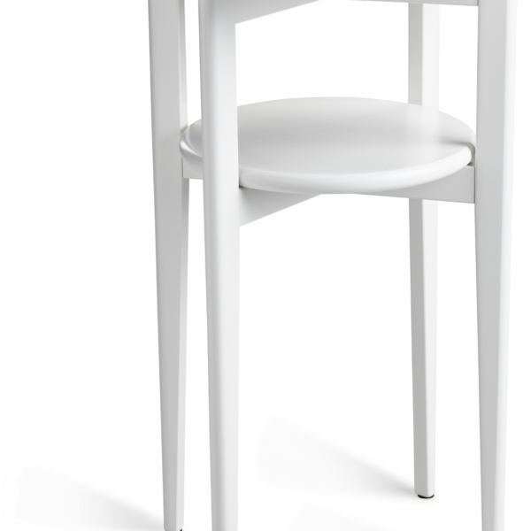 Sengebord/natbord Oscarssons Möbel Mira i MDF og massiv birk hvidlak med hylde D39 x H65 cm