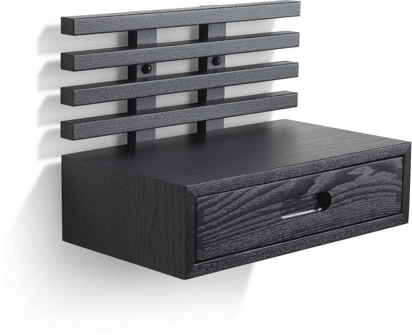 Sengebord/natbord Oscarssons Möbel Zece massiv ask sortbejdset med skuffe og hylde H31xB40xD25 cm Sengebord/natbord Oscarssons Möbel Zece massiv ask sortbejdset med skuffe og hylde H31xB40xD25 cm