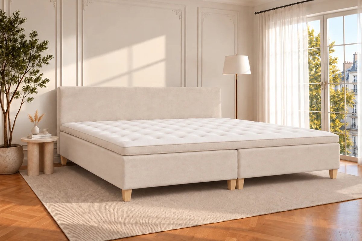Familieseng i 240 cm bredde med samlet topmadras